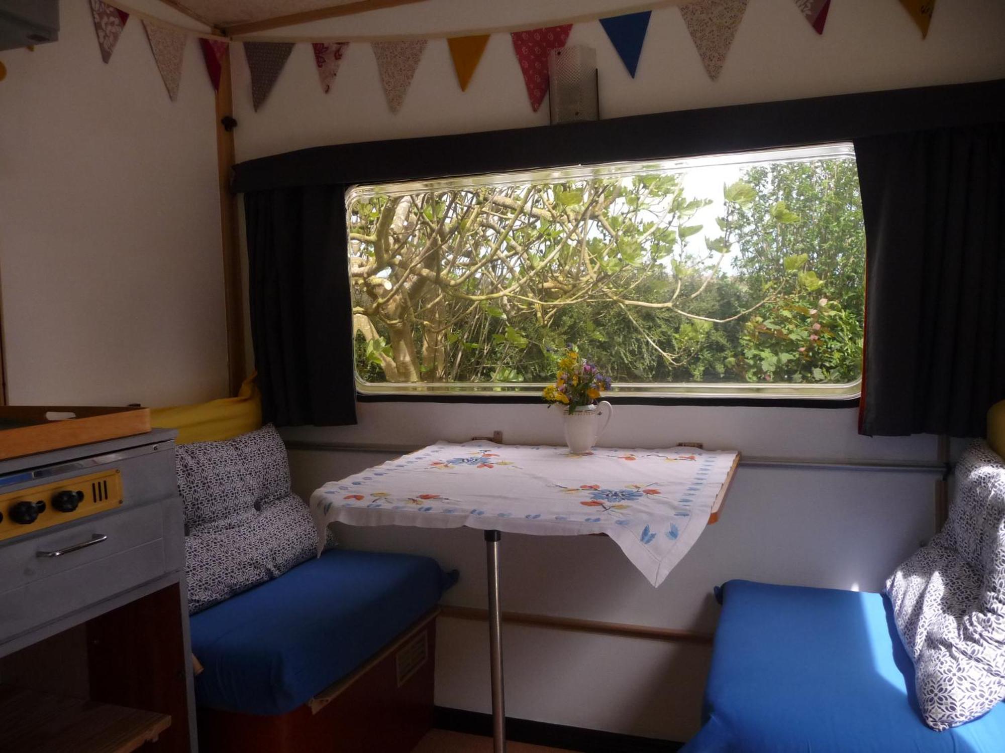 Bretagne Chambre D'Hotes Suite 53M2 Et Caravane Vintage Avec Cuisine Et Salle De Bains Privees Brittany B&B 53M2 Suite And Vintage Caravan Glamping With Private Kitchen And Bathroom Pleumeur-Gautier Dış mekan fotoğraf