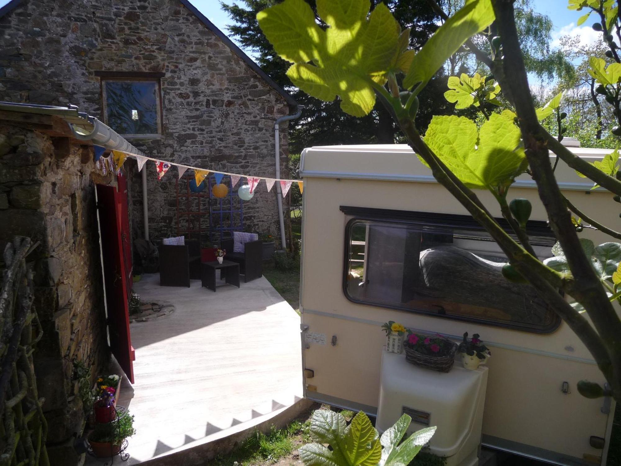 Bretagne Chambre D'Hotes Suite 53M2 Et Caravane Vintage Avec Cuisine Et Salle De Bains Privees Brittany B&B 53M2 Suite And Vintage Caravan Glamping With Private Kitchen And Bathroom Pleumeur-Gautier Dış mekan fotoğraf